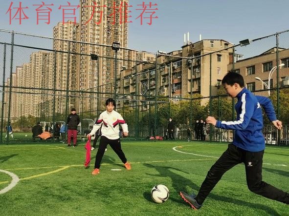 新华社：出家门，见球门——武汉足球文化在社区生枝发芽